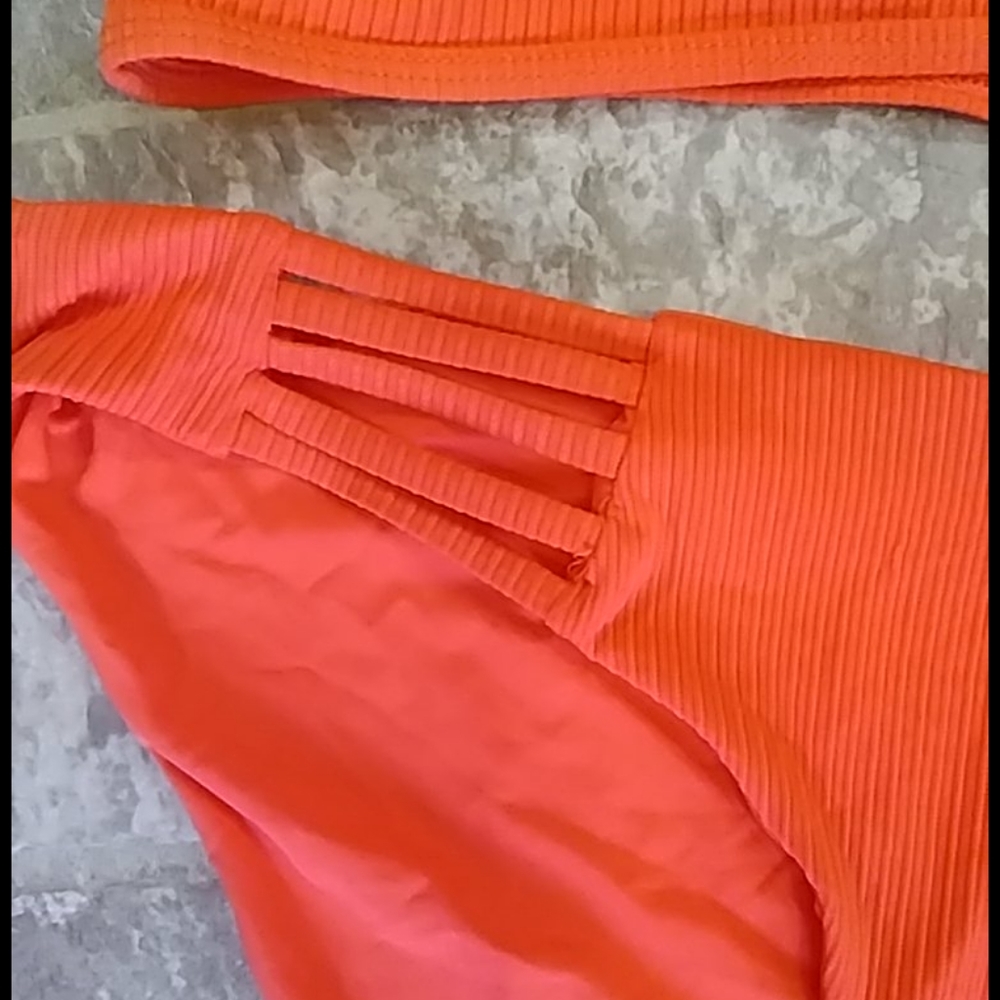 Bathing suit - Picture 3 of 3